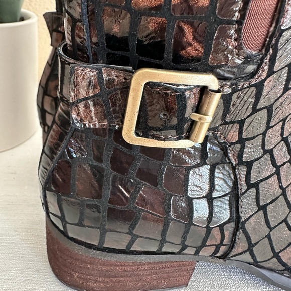 Donald J. Pliner Swift Brown Croc Embossed Leather Zip Ankle Booties Women’s 7M - Picture 11 of 15